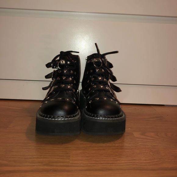 Too small SOLD - Picture 2 of 4